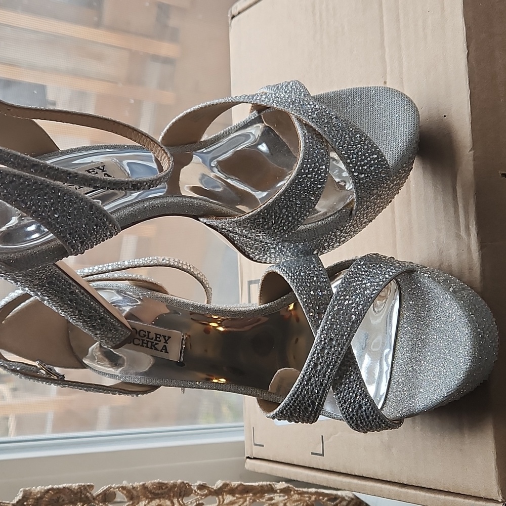 Badgley Mischka Women's Silver Heels